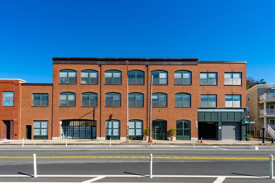 815 Somerville Ave, Cambridge, MA à vendre - Photo du bâtiment - Image 3 de 13