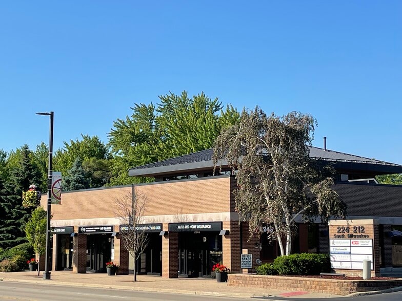 212-224 S Milwaukee Ave Office Portfolio portfolio of 2 properties for sale on LoopNet.ca - Building Photo - Image 1 of 64