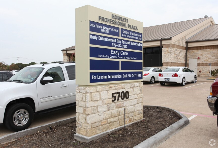 5700 Rowlett Rd, Rowlett, TX à vendre - Photo du bâtiment - Image 3 de 4