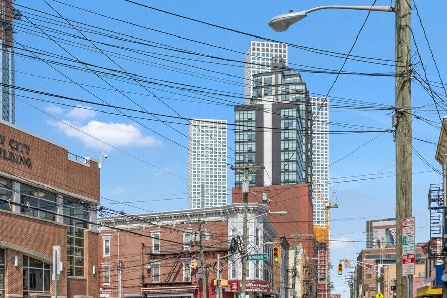 The Summit Ave Collection portefeuille de 2 propriétés à vendre sur LoopNet.ca - Photo du bâtiment - Image 3 de 27