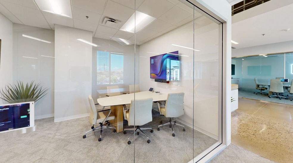 501 N 44th St, Phoenix, AZ for lease - Building Photo - Image 3 of 23