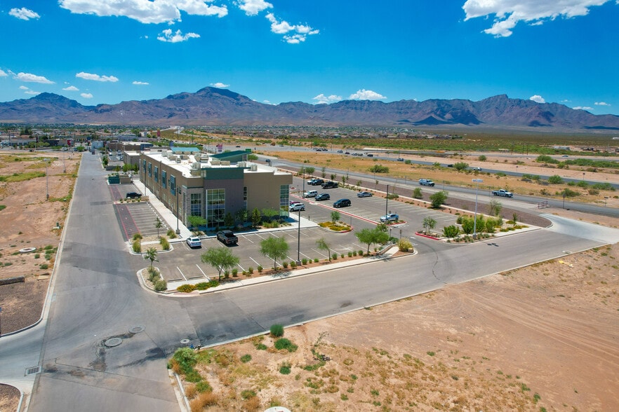 11450 Gateway N Blvd, El Paso, TX à louer - Photo du bâtiment - Image 1 de 7