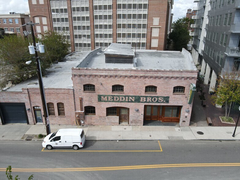 32-34 Woolfe St, Charleston, SC à louer - Photo du bâtiment - Image 1 de 8
