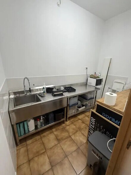 Flex in Bordeaux for lease - Interior Photo - Image 1 of 3