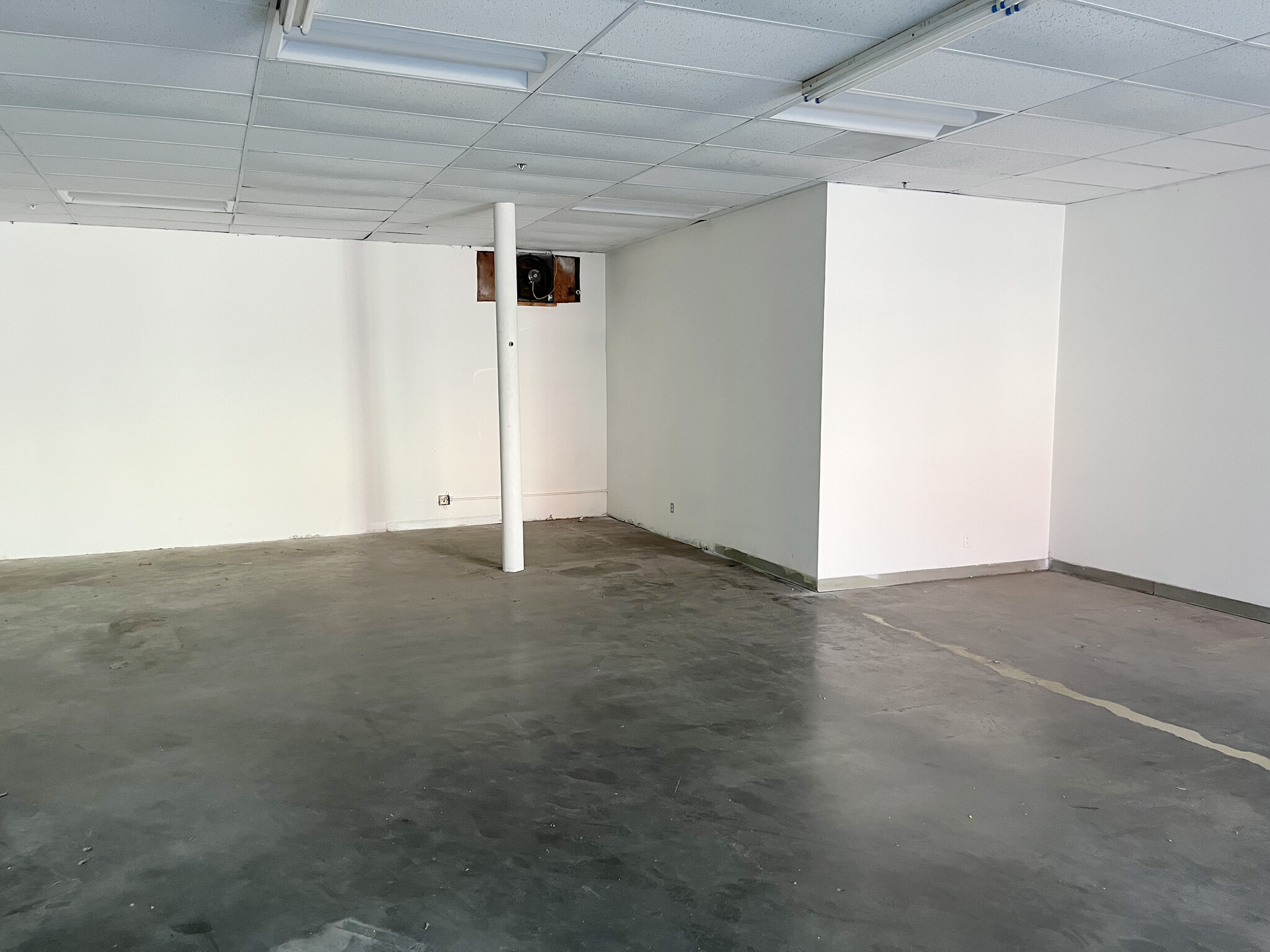 11870 Santa Monica Blvd, Santa Monica, CA for lease Interior Photo- Image 1 of 4