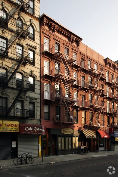 40 Avenue B, New York, NY à louer - Photo du bâtiment - Image 2 de 2