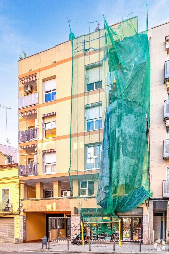 Immeuble residentiel dans L'Hospitalet de Llobregat, Barcelona à vendre Photo du bâtiment- Image 1 de 2