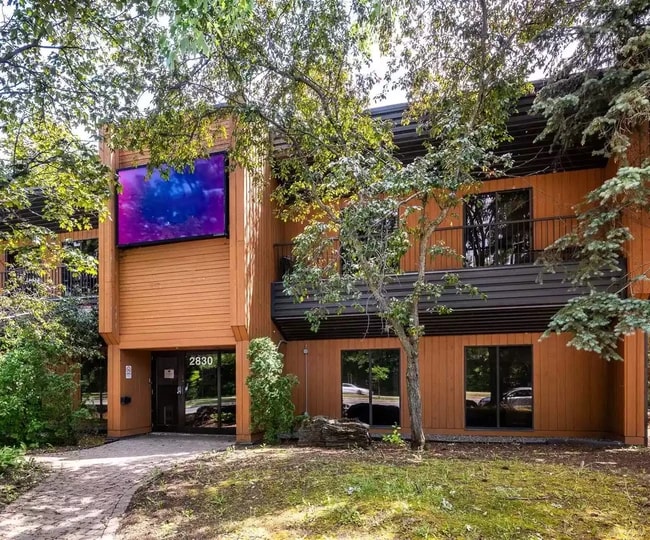 More details for 2830 Boul Saint-Martin E, Laval, QC - Office for Lease