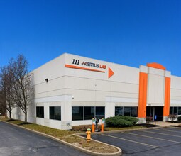 111 Rock Cliff Ct, Saint Louis, MO for lease Building Photo- Image 1 of 1