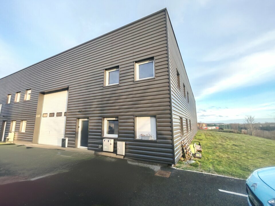 Flex in Reims for lease Building Photo- Image 1 of 7