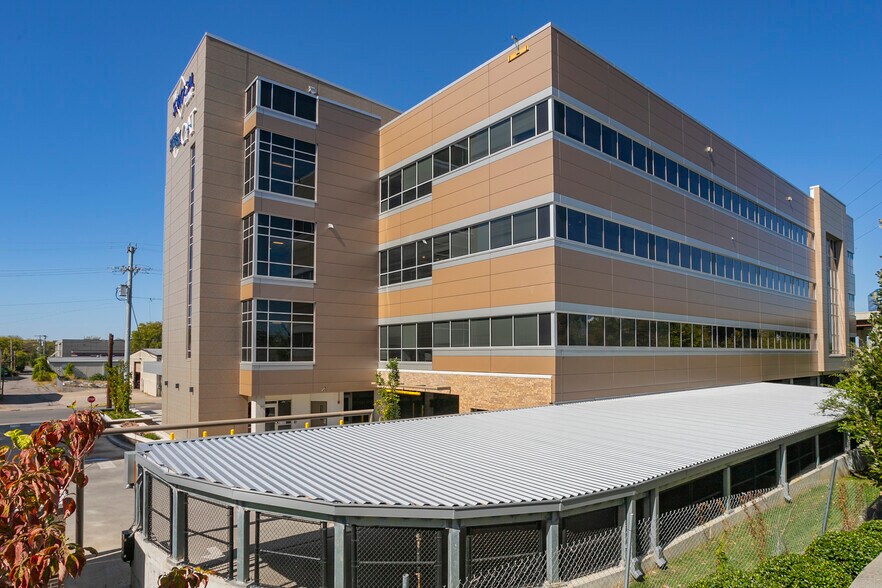 408 42nd Ave N, Nashville, TN for lease - Building Photo - Image 3 of 10