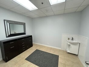 806 Central Ave, Highland Park, IL à louer Photo intérieure- Image 1 de 7