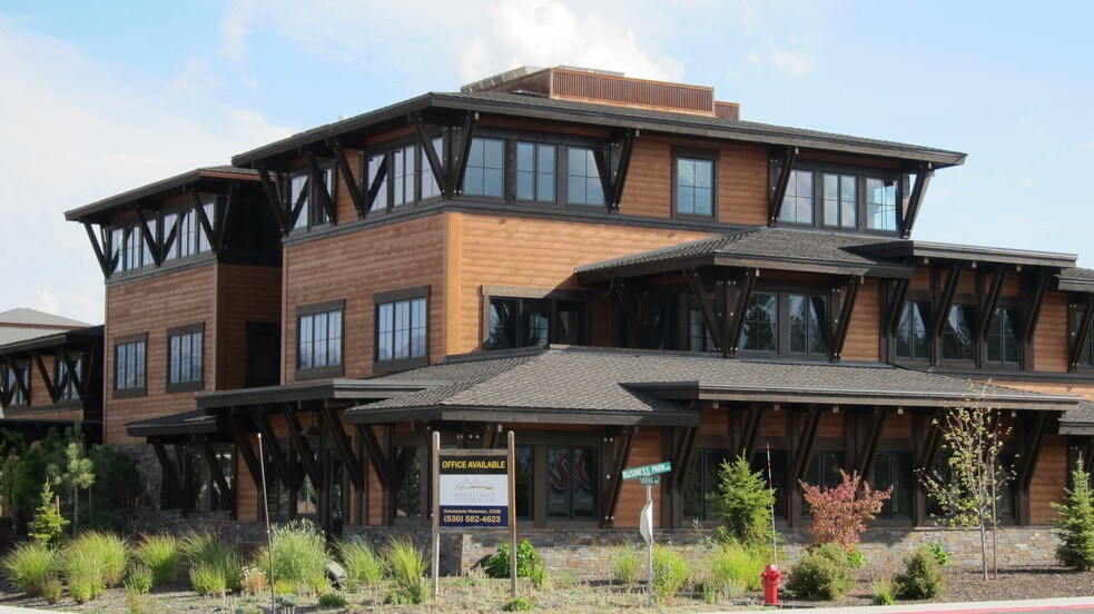 12277 Soaring Way, Truckee, CA à louer - Photo du bâtiment - Image 2 de 4