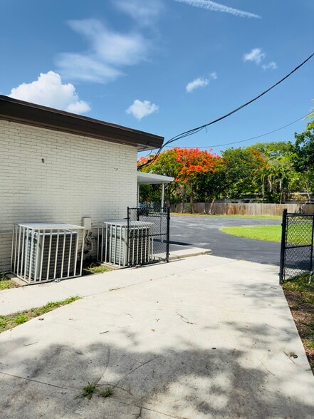 1601 S 21st Ave, Hollywood, FL for lease - Building Photo - Image 3 of 6