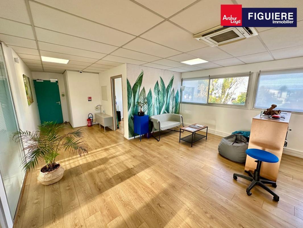115 Rue Claude Nicolas Ledoux, Aix-en-Provence for lease Interior Photo- Image 1 of 9