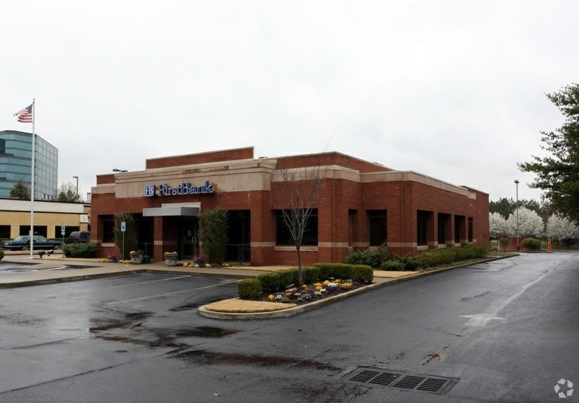 6482 Poplar Ave, Memphis, TN for lease Primary Photo- Image 1 of 3