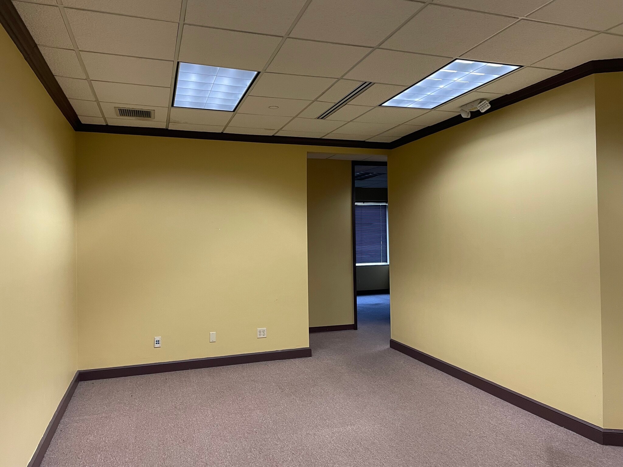 11492 Bluegrass Pky, Louisville, KY for lease Interior Photo- Image 1 of 4