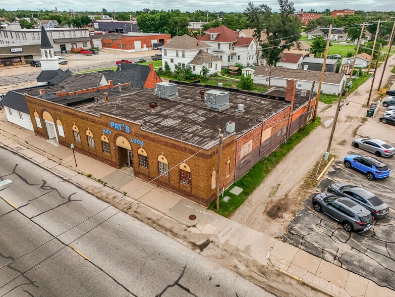 110 N Poplar St, Hutchinson, KS for sale - Building Photo - Image 2 of 40