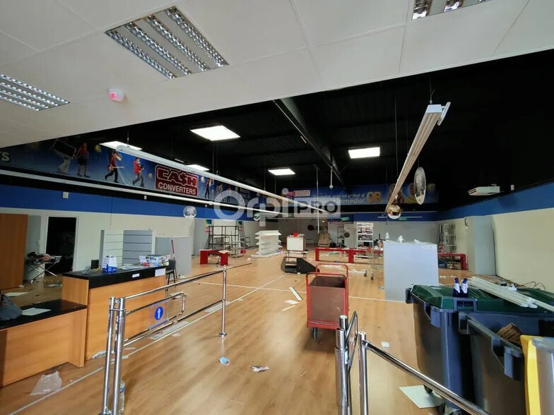 Flex in Reims for lease - Interior Photo - Image 3 of 5