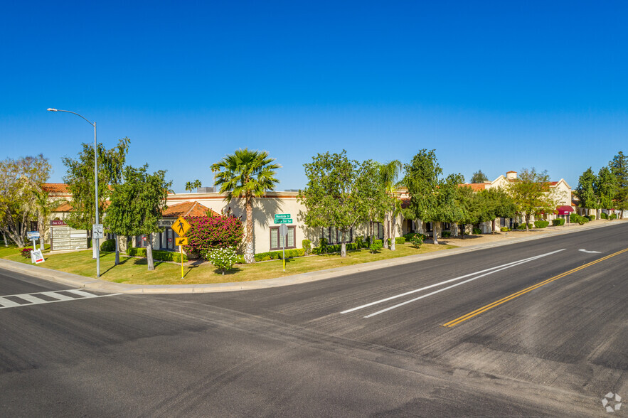 13540 W Camino del Sol, Sun City West, AZ for lease - Building Photo - Image 2 of 7