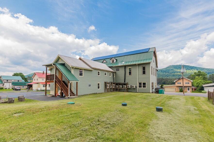 1454 State Route 30, Wells, NY à louer - Photo du bâtiment - Image 3 de 53
