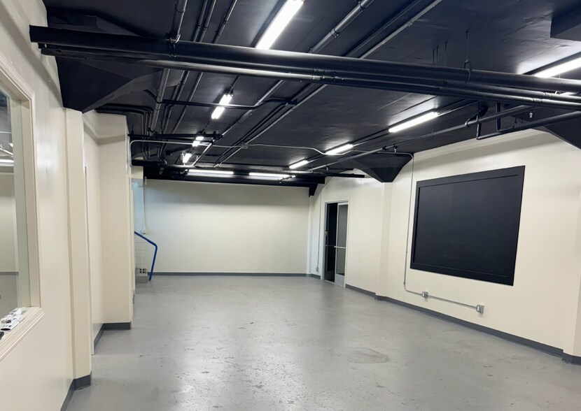 94-905-94-909 Waipahu St, Waipahu, HI for lease - Building Photo - Image 2 of 5