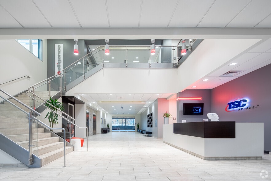 10856 Reed Hartman Hwy, Cincinnati, OH for lease - Lobby - Image 2 of 5