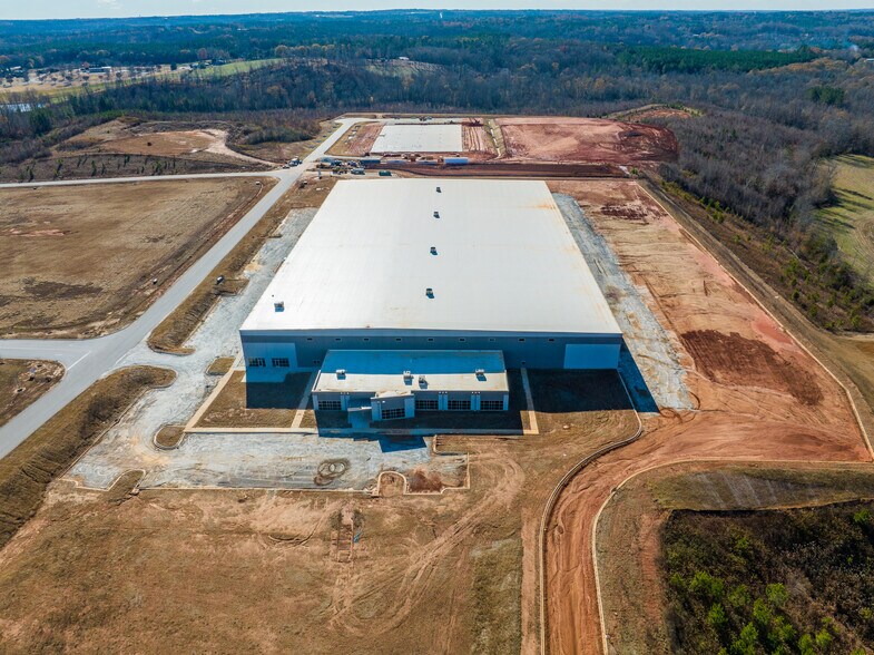 444 Oconee Business Pky, Westminster, SC à louer - Photo du bâtiment - Image 2 de 9
