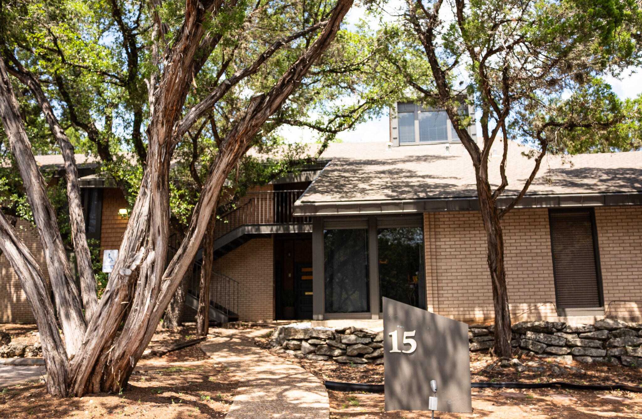 2525 Wallingwood Dr, Austin, TX à vendre Photo du bâtiment- Image 1 de 1