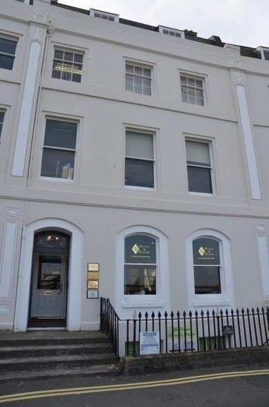 4 The Crescent, Plymouth for lease - Building Photo - Image 2 of 3