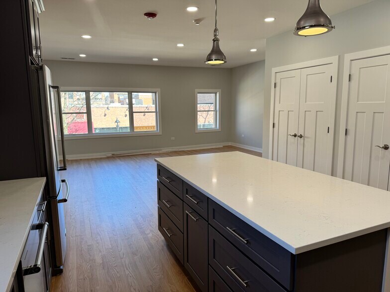 20 W Jefferson Ave, Naperville, IL à louer - Photo du bâtiment - Image 3 de 6