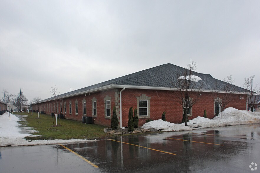 8203 Main St, Williamsville, NY à louer - Photo du bâtiment - Image 3 de 3