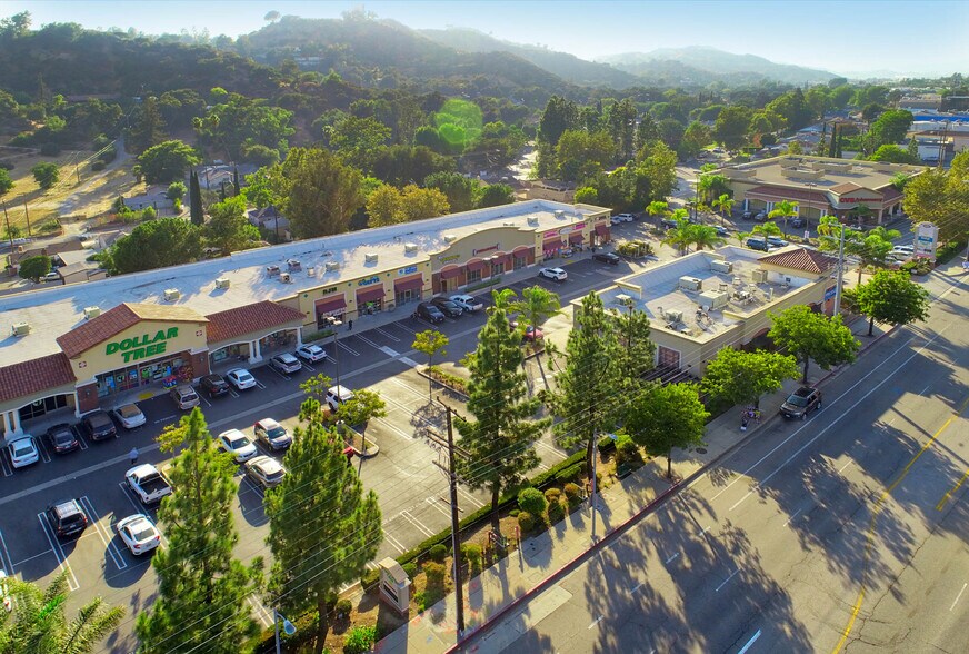 6588 Foothill Blvd, Tujunga, CA à vendre - Aérien - Image 2 de 2
