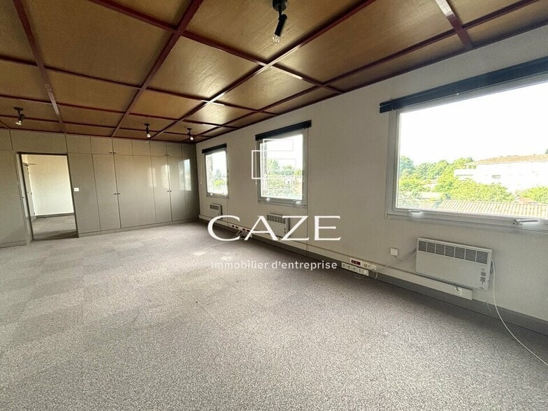Office in Saint-Médard-en-Jalles for sale - Interior Photo - Image 3 of 3