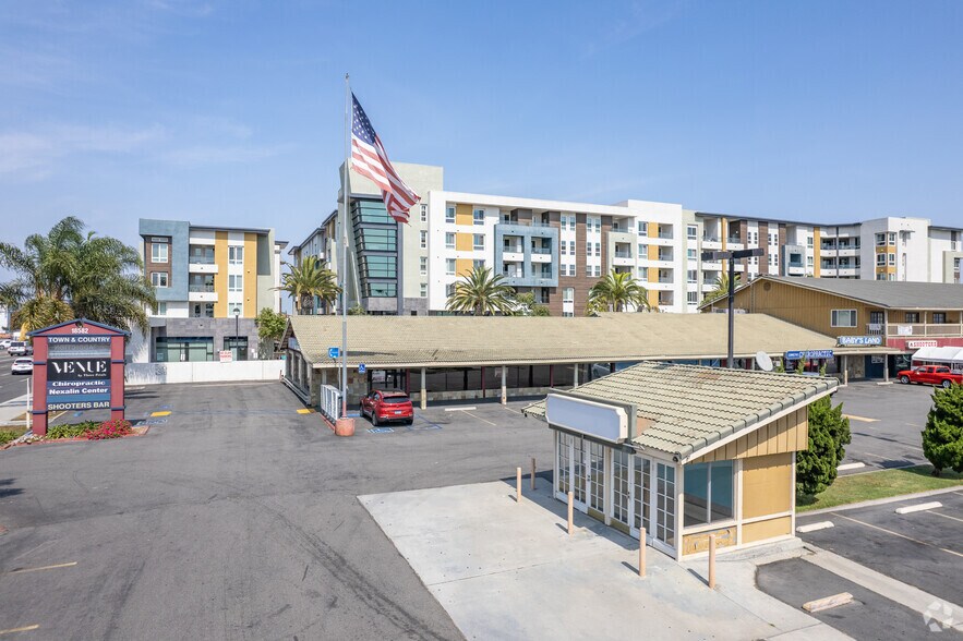 18582 Beach Blvd, Huntington Beach, CA à louer - Photo du bâtiment - Image 2 de 12