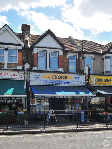 57 Meads Ln, Ilford for sale - Primary Photo - Image 1 of 1