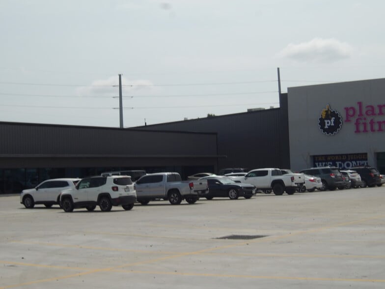 1222 Dixieland Rd, Harlingen, TX for lease - Building Photo - Image 2 of 18