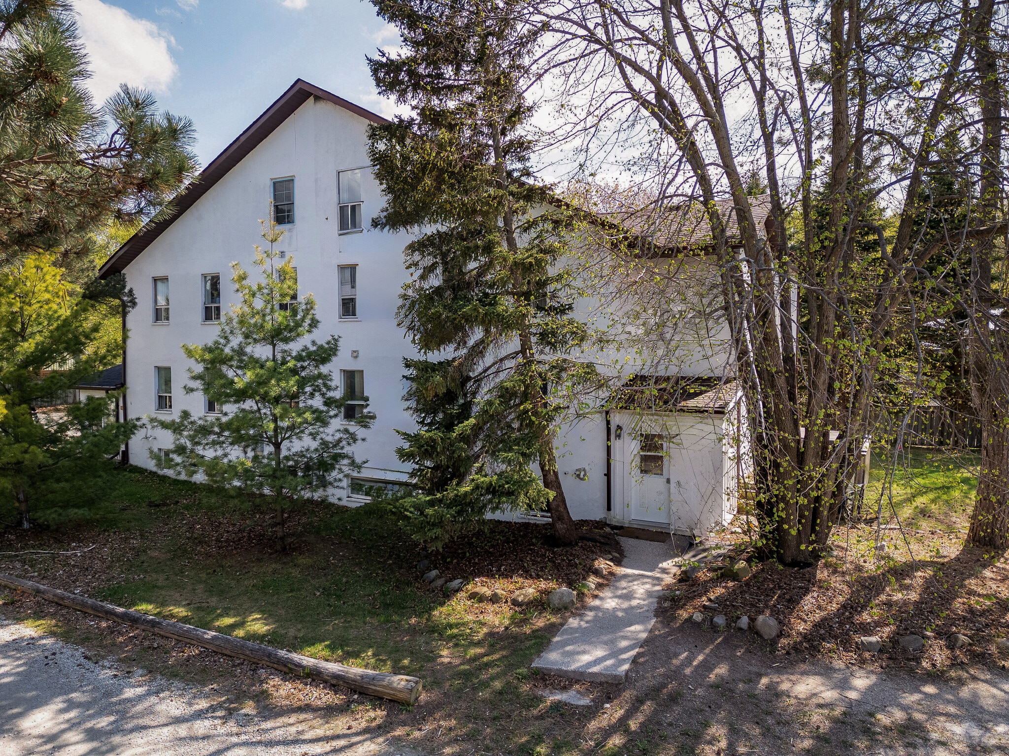 210 Arlberg Cres, Blue Mountains, ON for sale Building Photo- Image 1 of 16