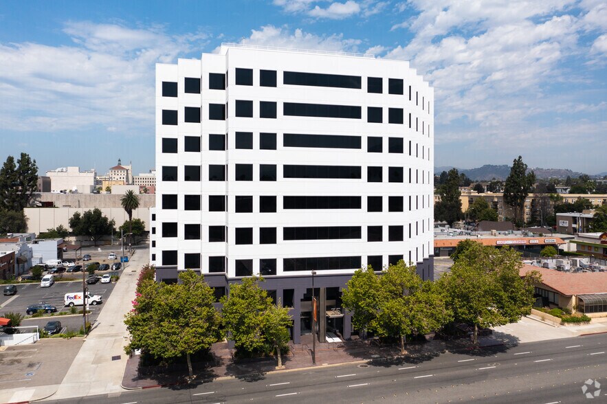 35 N lake Ave, Pasadena, CA à louer - Photo du bâtiment - Image 1 de 6