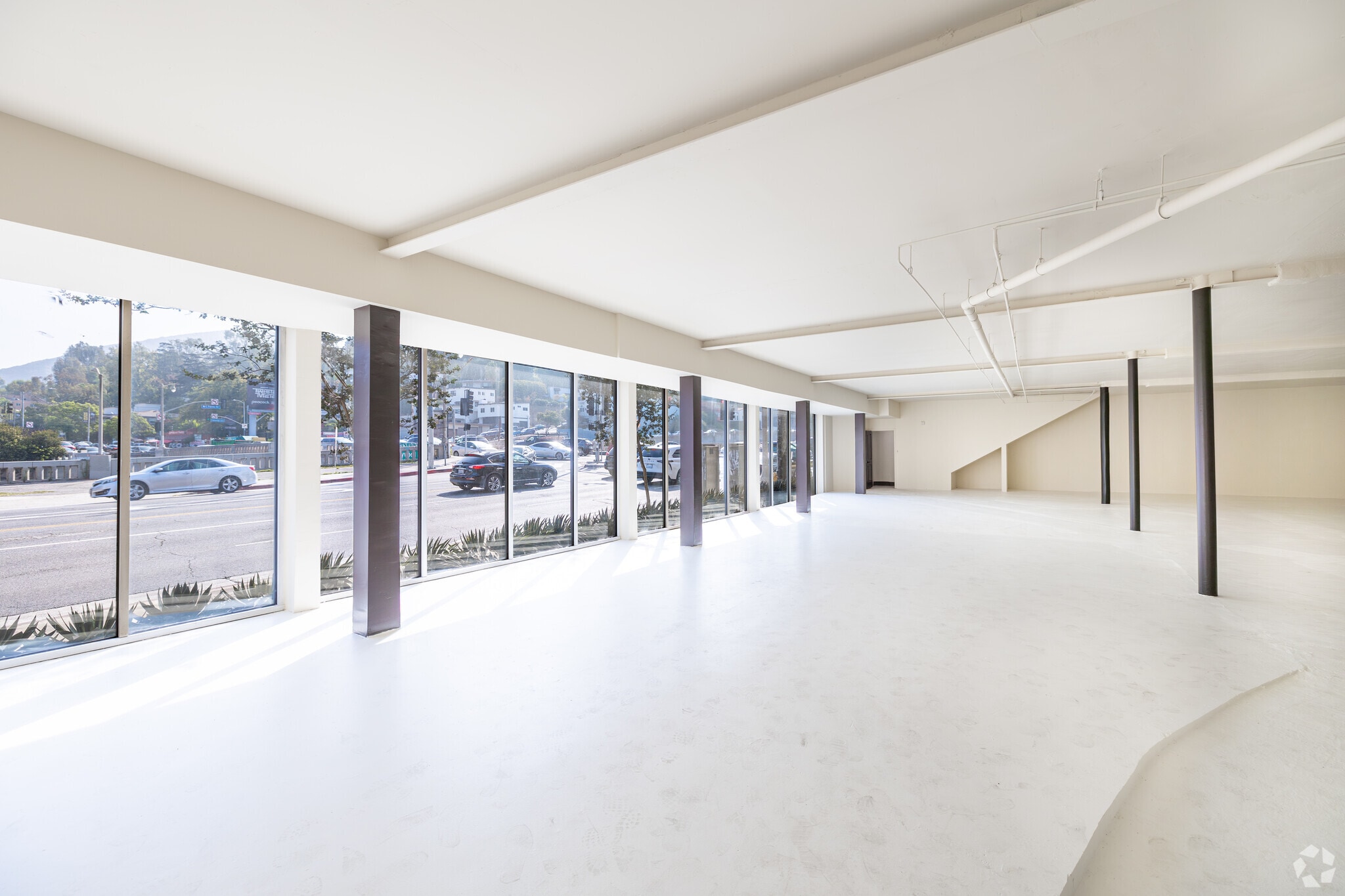 3211 Cahuenga Blvd W, Los Angeles, CA for sale Building Photo- Image 1 of 3