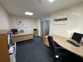 Foxhill Road Est, Nottingham for lease Interior Photo- Image 2 of 14