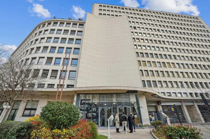 Bureau dans Paris à louer - Photo du bâtiment - Image 1 de 12