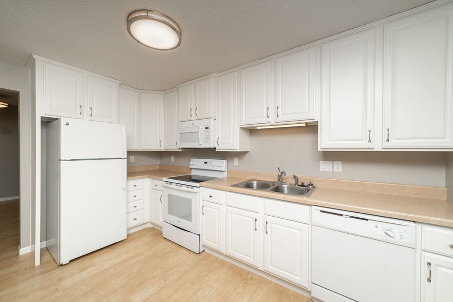 3246-3254 16th Ave S, Fargo, ND for sale - Building Photo - Image 3 of 15