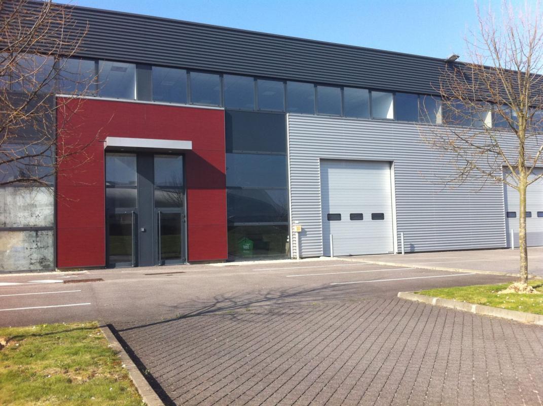 Flex dans Élancourt à louer Photo du bâtiment- Image 1 de 5