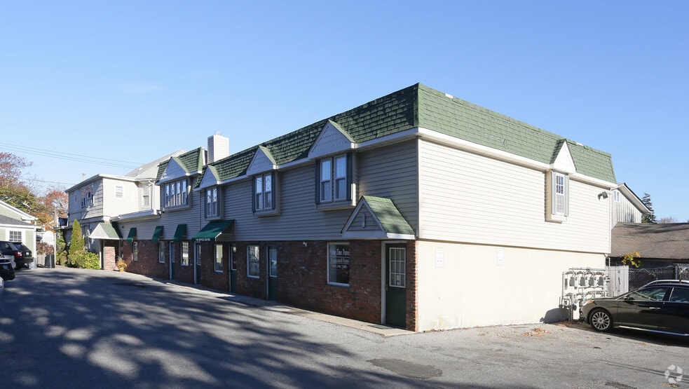 146 S Country Rd, Bellport Village, NY for lease - Building Photo - Image 3 of 5