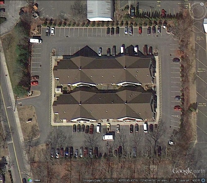 792 Harrison Ave, Riverhead, NY à vendre - Photo du bâtiment - Image 2 de 21