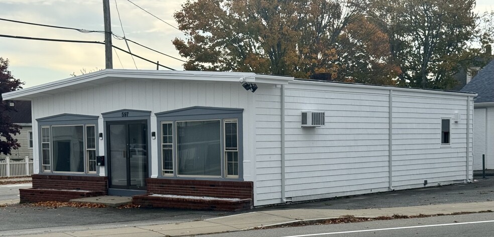 597 Dartmouth St, Dartmouth, MA for lease - Building Photo - Image 3 of 13