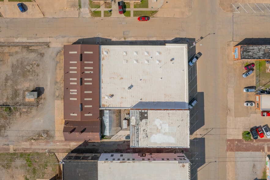 221 N Cleveland Ave, Cushing, OK for sale - Aerial - Image 2 of 38