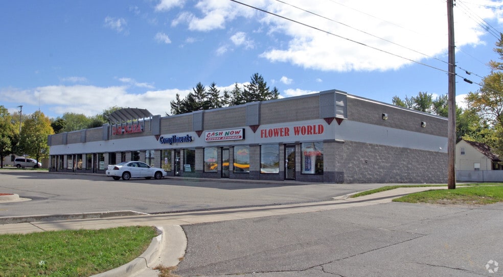 3233 W Saginaw Hwy, Lansing, MI à louer - Photo du bâtiment - Image 2 de 21