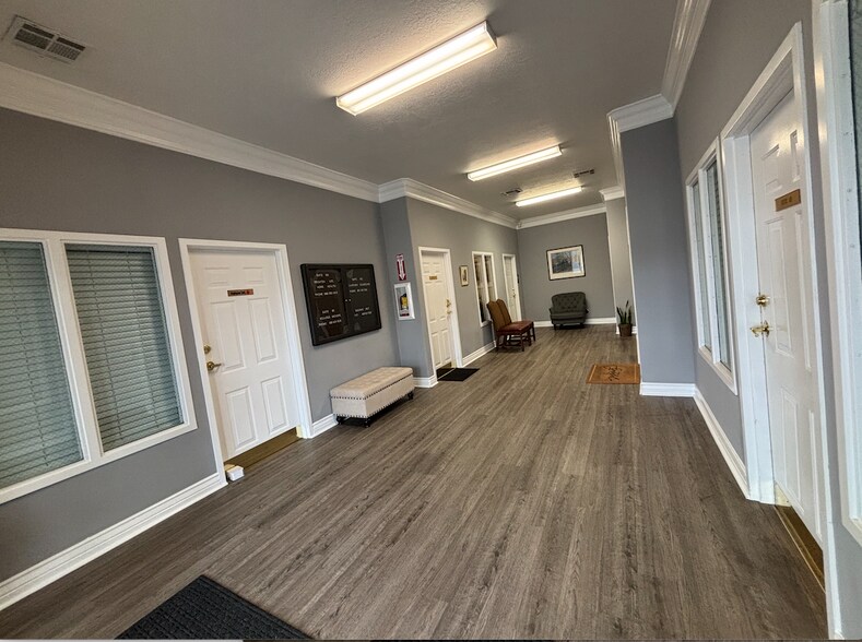 6076 S 900 E, Salt Lake City, UT à vendre - Photo du bâtiment - Image 2 de 15